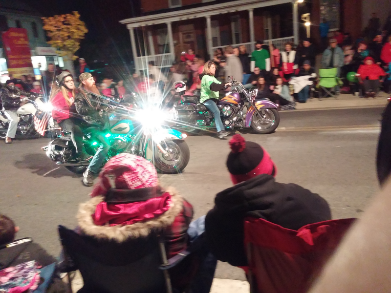 Illustration for article titled Halloween Parade Car Show Photodump